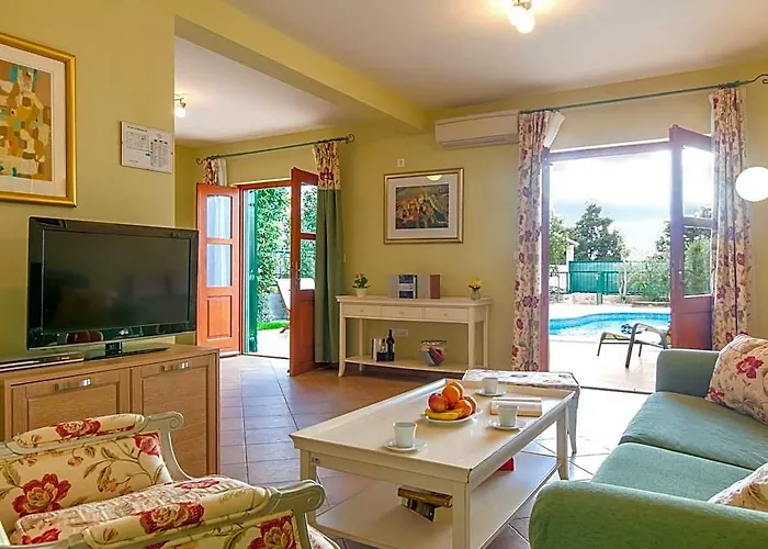Charming Villa With Spacious Rooms And Private Swimming Pool In The Lavender Island Of Hvar