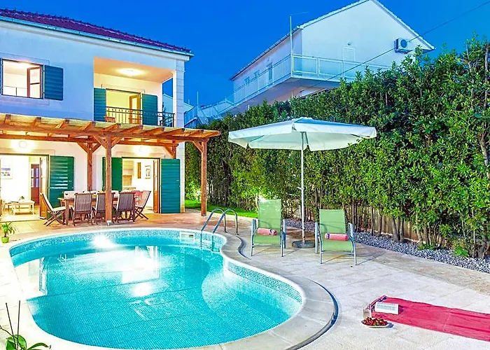 Charming Villa With Spacious Rooms And Private Swimming Pool In The Lavender Island Of Hvar