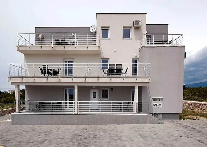 Apartment On Pag Near Seabeach And Town Center