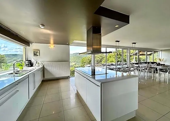 Villa In Coo With Pool Panoramic Views
