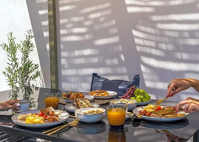 Lavadoze Luxury Suites