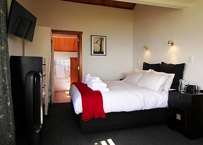 Te Puru Beach Lodge
