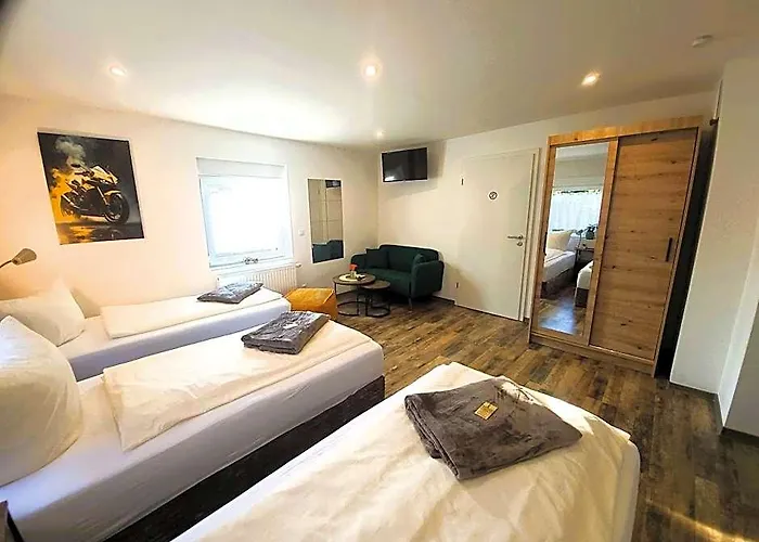 Cjs Apartments - Chill Or Drive Am Nuerburgring, New Box Spring Beds, New Furniture, Free Parking, Wlan, Tv-Streaming, Quiet Location