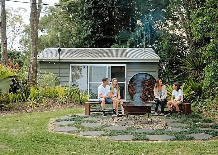 Executive Paradise High On Hill With Incredible Views, Firepit & Games Perfect For Groups Of Family And Friends