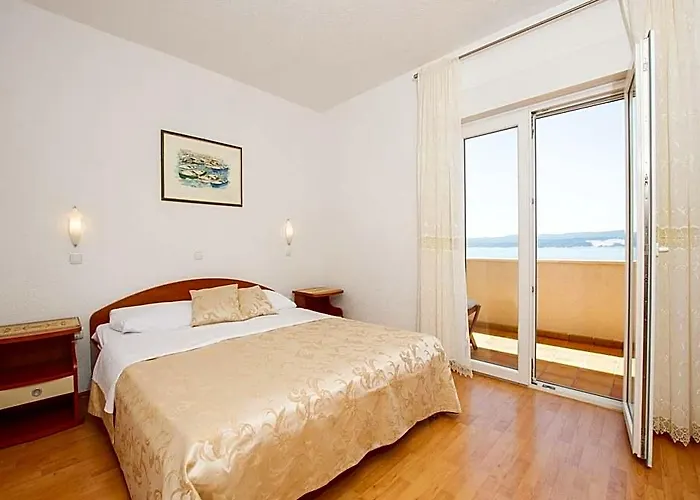 Charming Seaside Apartment