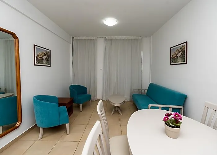 Flora Hotel Apartment