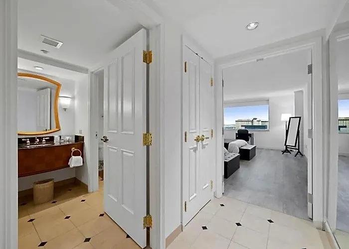 Cozysuites At Showboat
