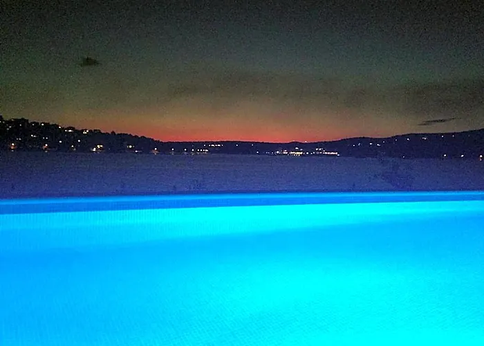 Villa Lux Apartments