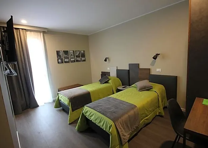 Pove 2.4 Hotel