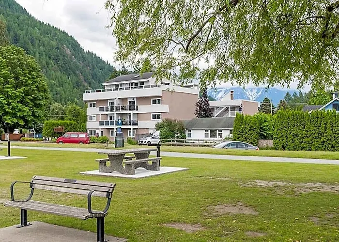 The Drift Walkable To Beach And Village