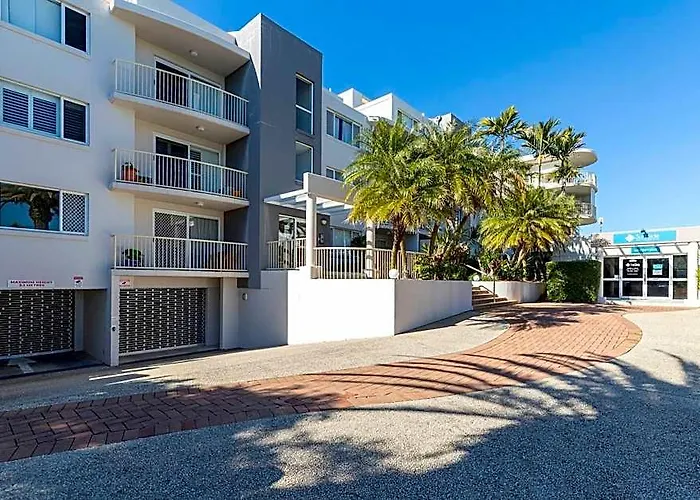 Surfside Buddina Beachfront 3Bed Apt - Direct Beach Access