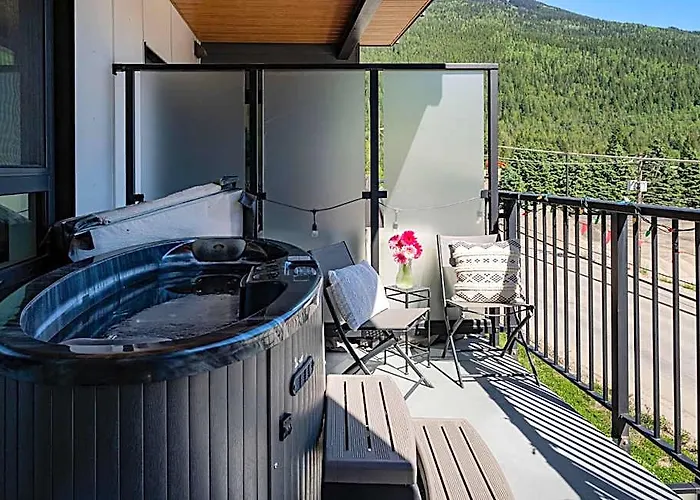 Wildflower Retreat By Revelstoke Vacations