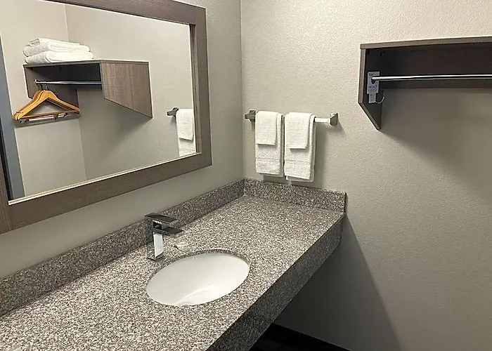 Red Roof Inn & Suites Wilkesboro