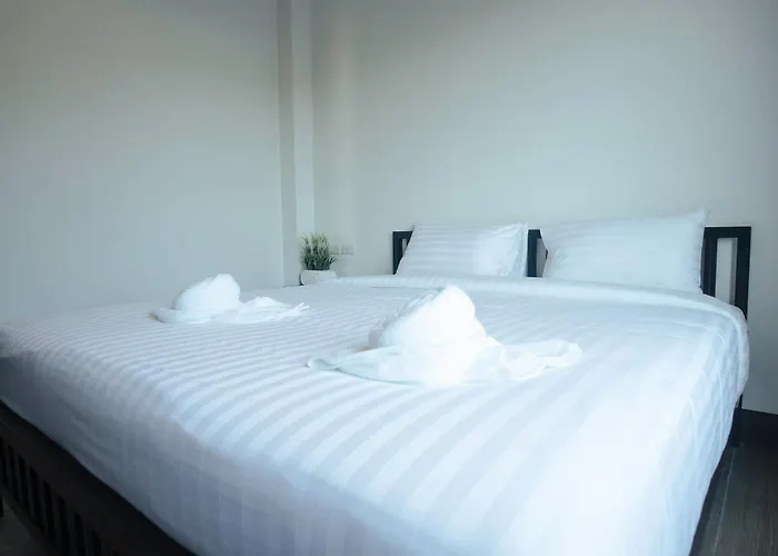 Sea Beach Hostel & Club Beachfront 18-39 Years Only