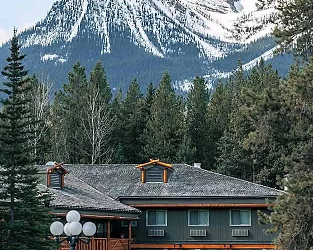 Mountaineer Lodge Lake Louise