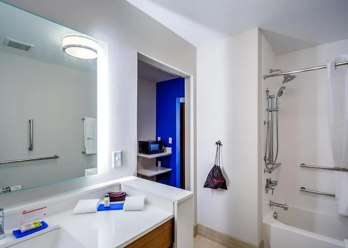 Holiday Inn Express & Suite Milroy - Reedsville By Ihg