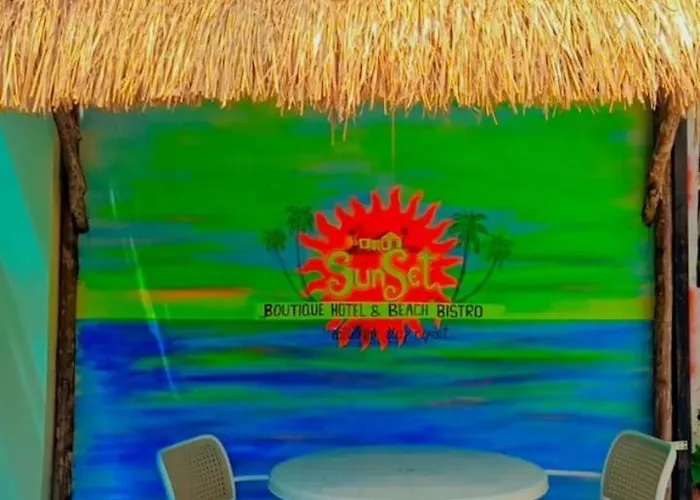 Sunset Beach Retreat&Beach Bistro