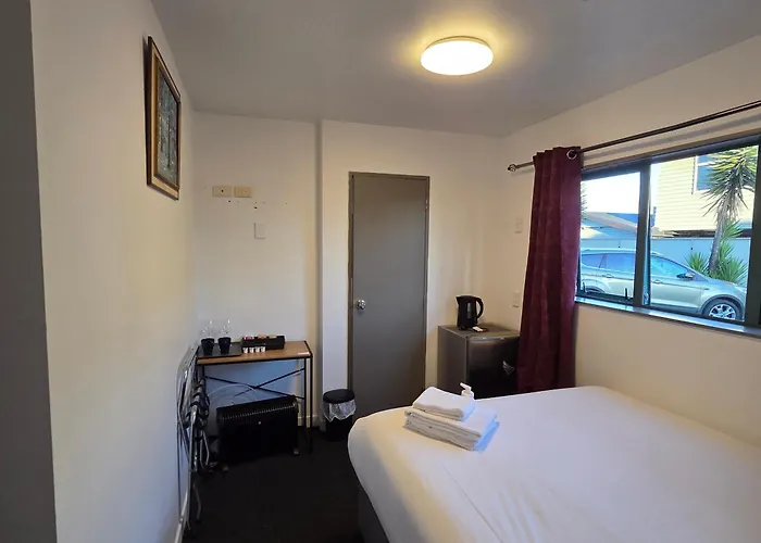 Aurora Inn