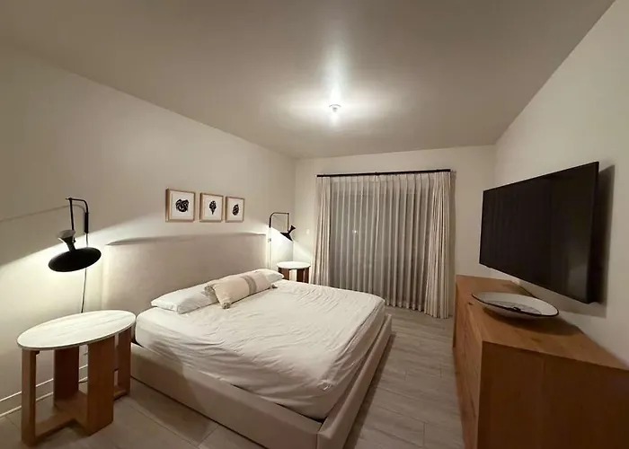 Modern 2Br Beach Walk Retreat With King And Coastal Vibe
