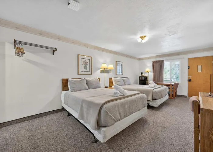 Eagle Motel Suite 112