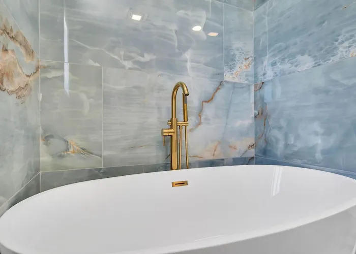 Luxury Breezy Beach Condo Jersey Shore Stay