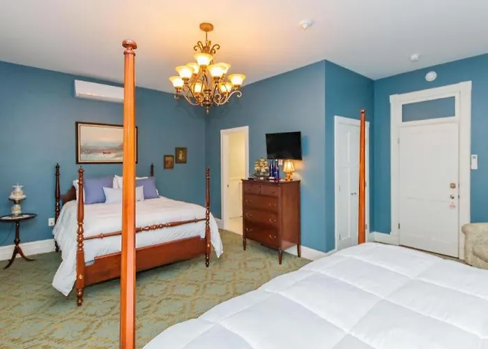 Historic Hotel Broadalbin