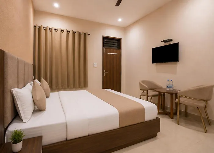 Hotel Galaxia Inn Near PEC College