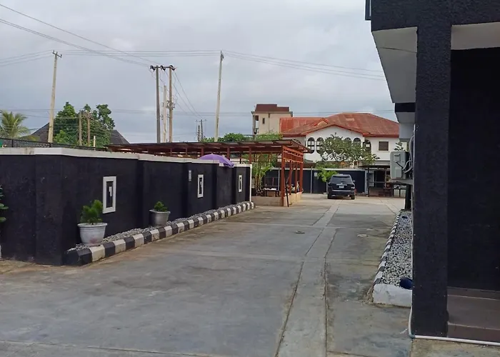Lakabana Edge Hotel And Suites