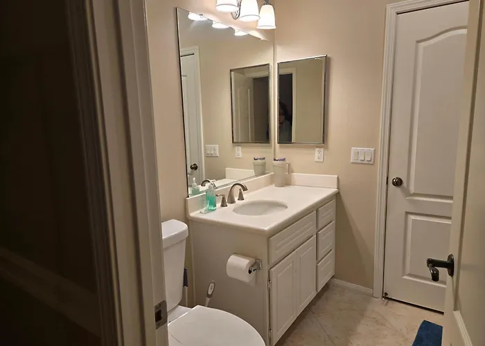 Monthly Stay Furnished Room With Swimming Pool, Easy Parking In Peaceful Temecula Home