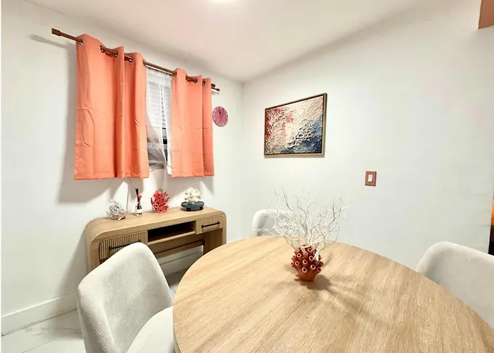 Ocean Hollywood Suites By The Gold Nests