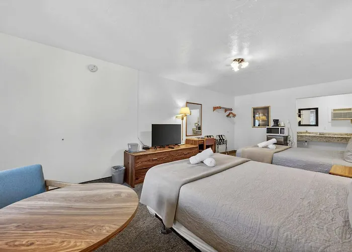 Eagle Motel Suite 108