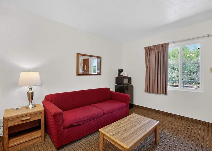 Eagle Motel Suite 107