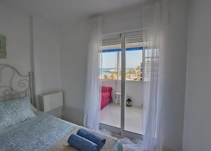 Beachfront Apartment With Sea Views & Pool - El Puig