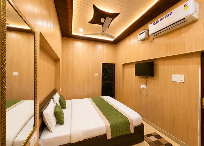 Hotel Varanasi Dv - Near Shree Kashi Vishwanath Temple