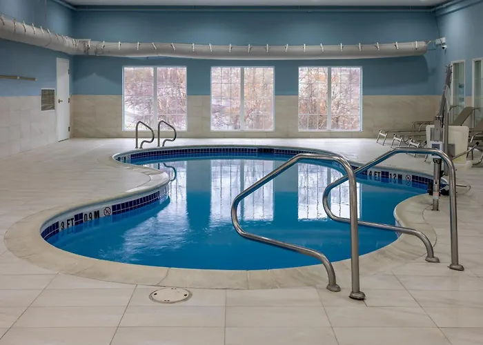 Holiday Inn Express Hotel & Suites Center Township By Ihg