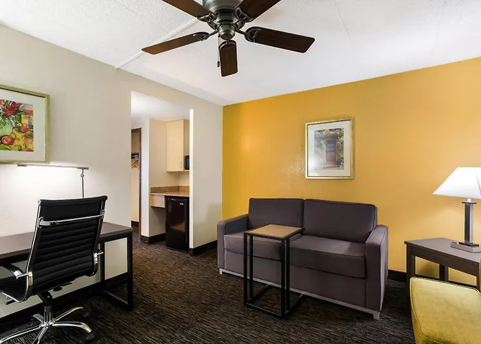 Quality Suites Milwaukee Airport