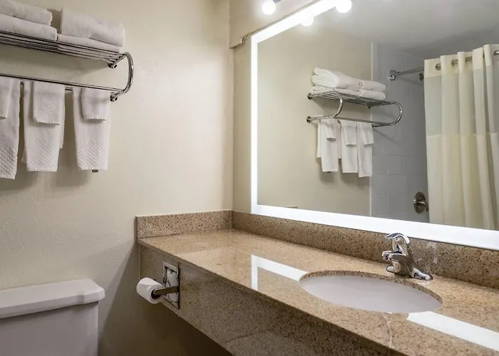 Quality Suites Milwaukee Airport