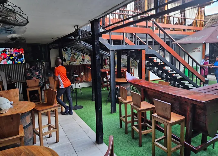 Q-Bar & Guesthouse