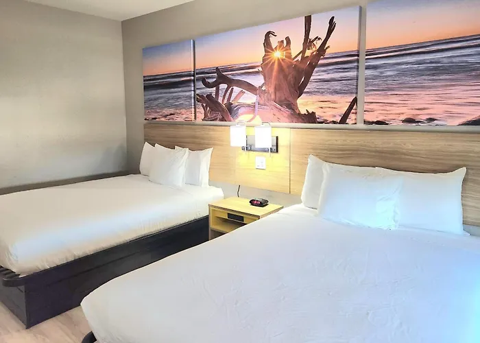 Days Inn & Suites By Wyndham Galveston West/Seawall
