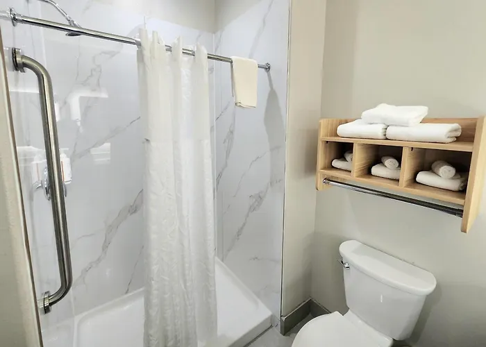Days Inn & Suites By Wyndham Galveston West/Seawall