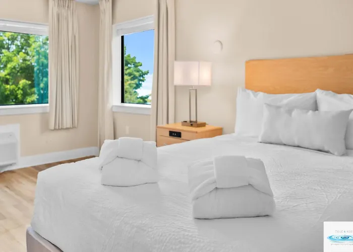 Gold Coast Inn - At The Bay In Traverse City