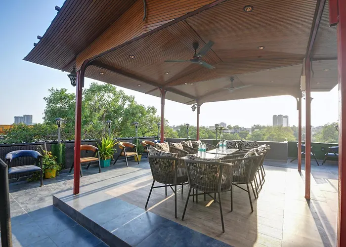 Hotel Le Grand Roof Top Restaurant - Walk-In From Rk Ashram Metro Station New Delhi