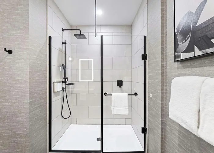Sandman Signature Dallas Las Colinas Hotel & Suites