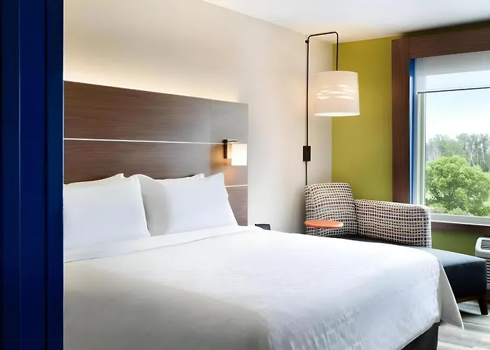 Holiday Inn Express & Suite Milroy - Reedsville By Ihg