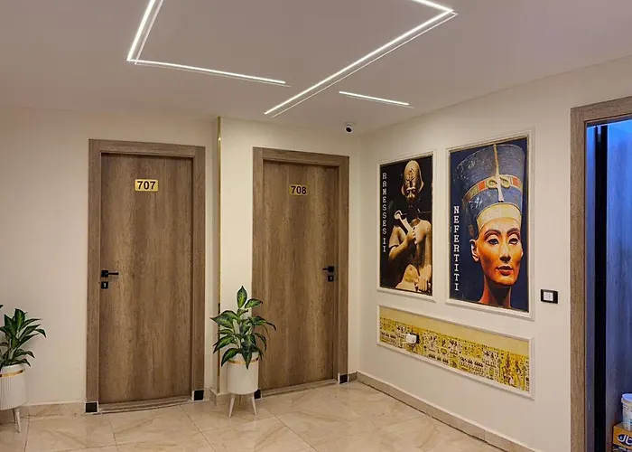 Aura Grand Pyramids View Inn