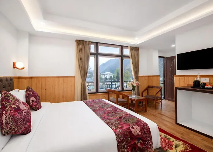 The Grand Lachung With Parking