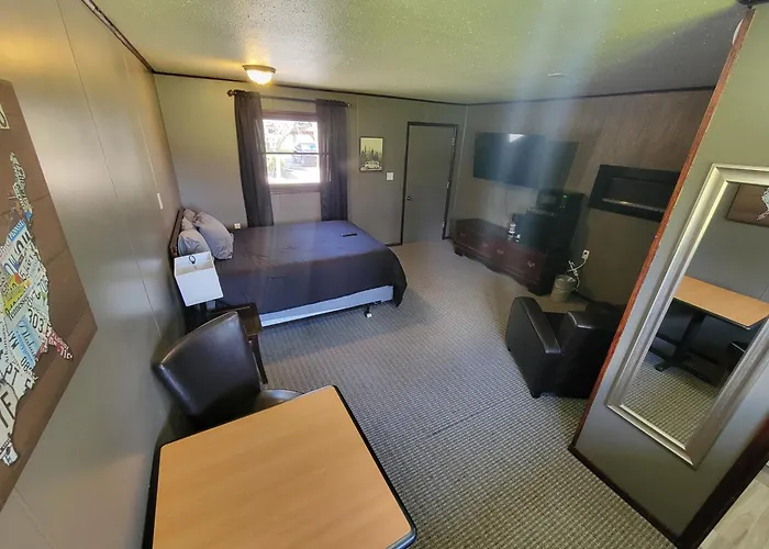 Cedar Village Motel