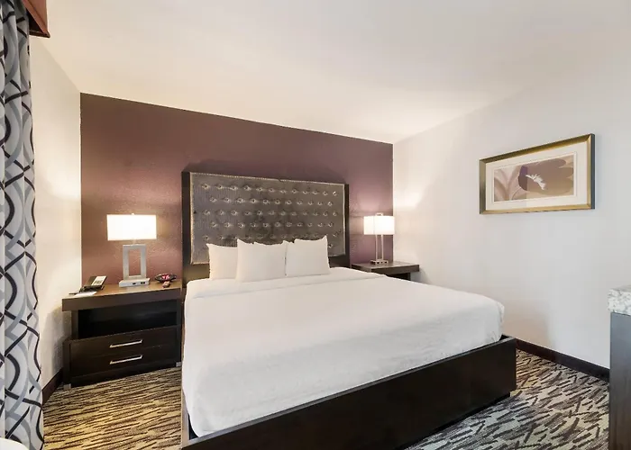 Clarion Inn&Suites Across From Universal Orlando Resort