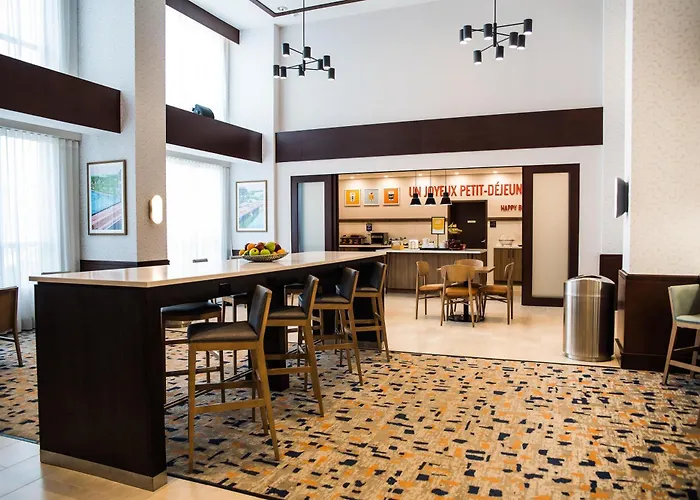 Hampton Inn & Suites Laval