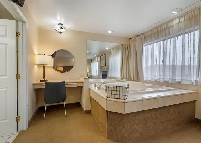 Red Lion Hotel Rogue Regency Medford Airport